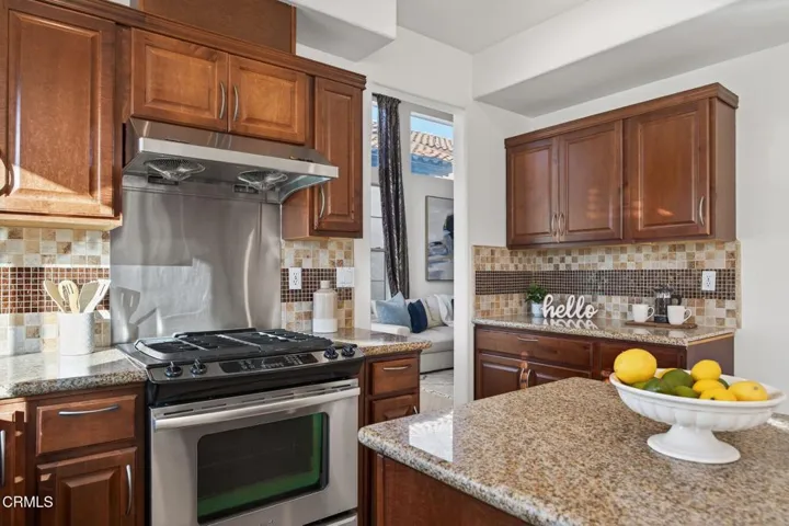 25-web-or-mls-Upmarket Media-445Cre037