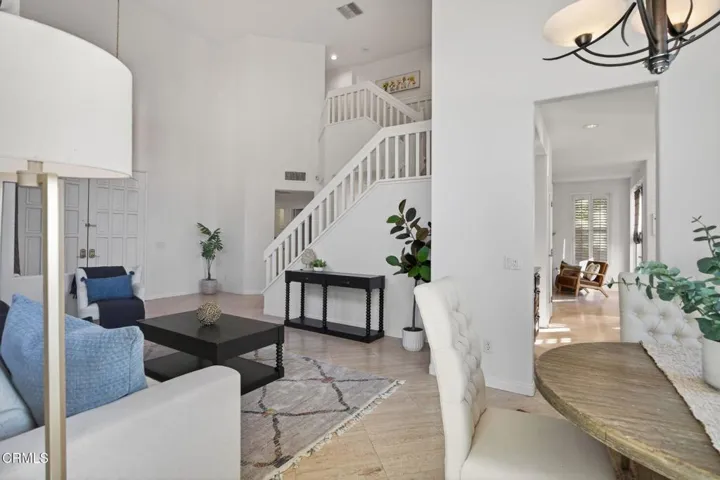 22-web-or-mls-Upmarket Media-445Cre028