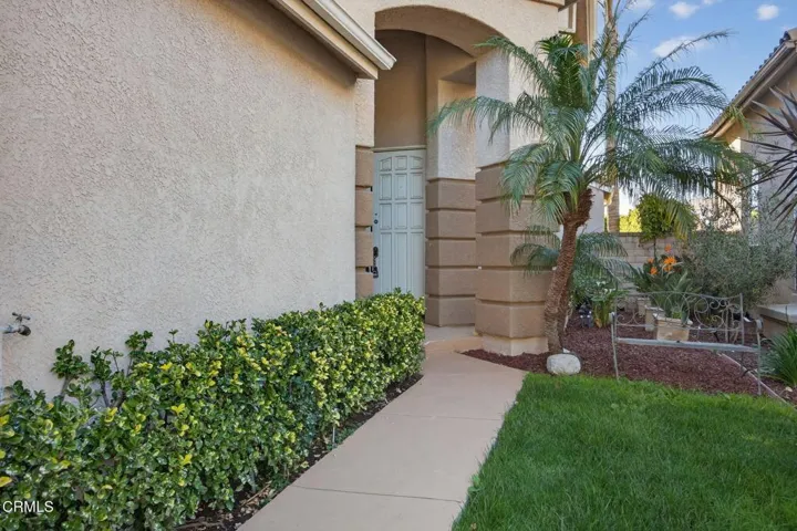 16-web-or-mls-Upmarket Media-445Cre011