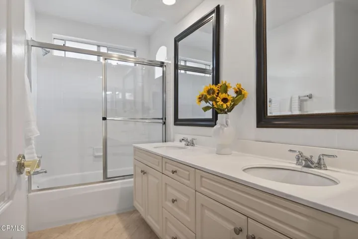 40-web-or-mls-Upmarket Media-445Cre100