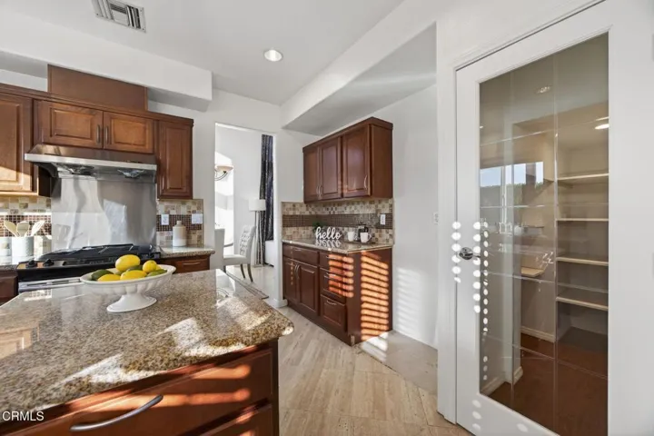 26-web-or-mls-Upmarket Media-445Cre078