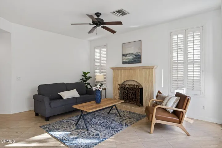 29-web-or-mls-Upmarket Media-445Cre047