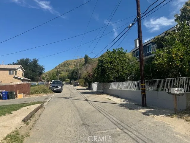 Lot is behind home on right side