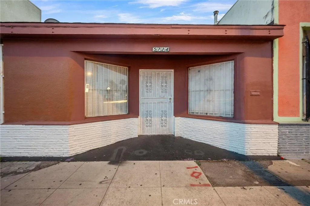5724 E Beverly Blvd