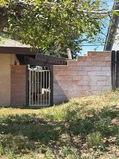 Side Gate