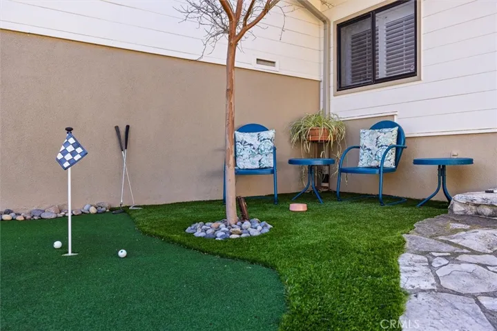 Putting green in the front court yard.