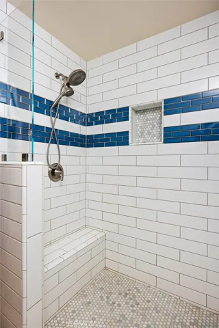 Huge walk in shower with two opposing shower heads.