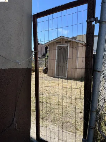 Sideyard storage for #381A