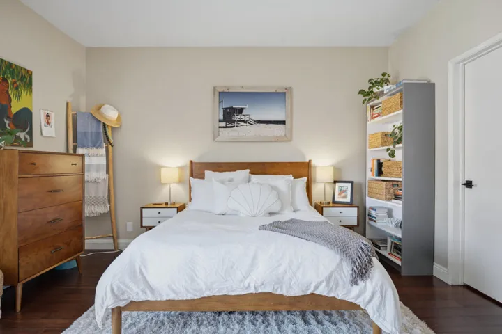 8180_Manitoba_Street,_Playa_Del_Rey,_CA-