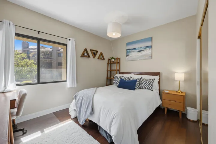 8180_Manitoba_Street,_Playa_Del_Rey,_CA-