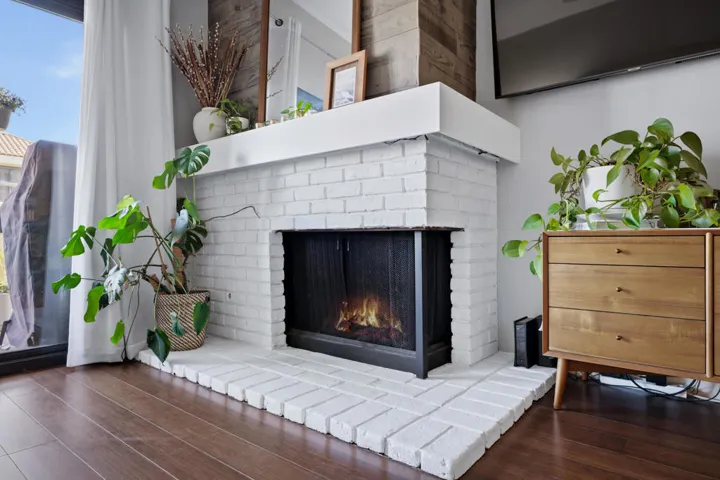 8180_Manitoba_Street,_Playa_Del_Rey,_CA-