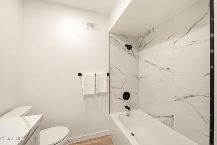 952 Moffatt Cir. Simi Valley, CA 93065