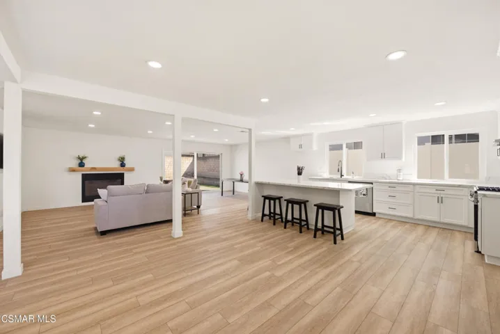 952 Moffatt Cir. Simi Valley, CA 93065