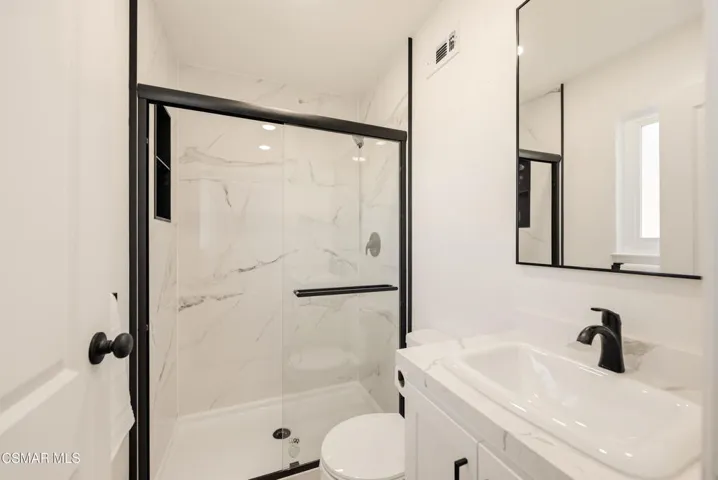 952 Moffatt Cir. Simi Valley, CA 93065