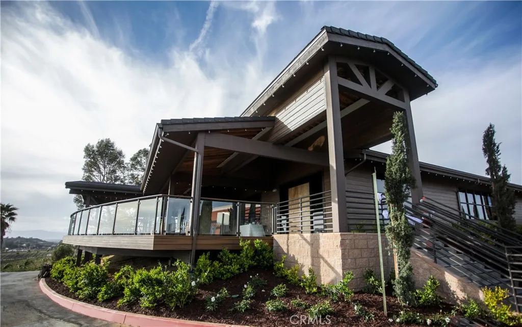 Magnificient Tasting room Entrance