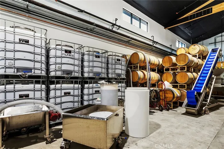Wine Storage in tanks and barrels