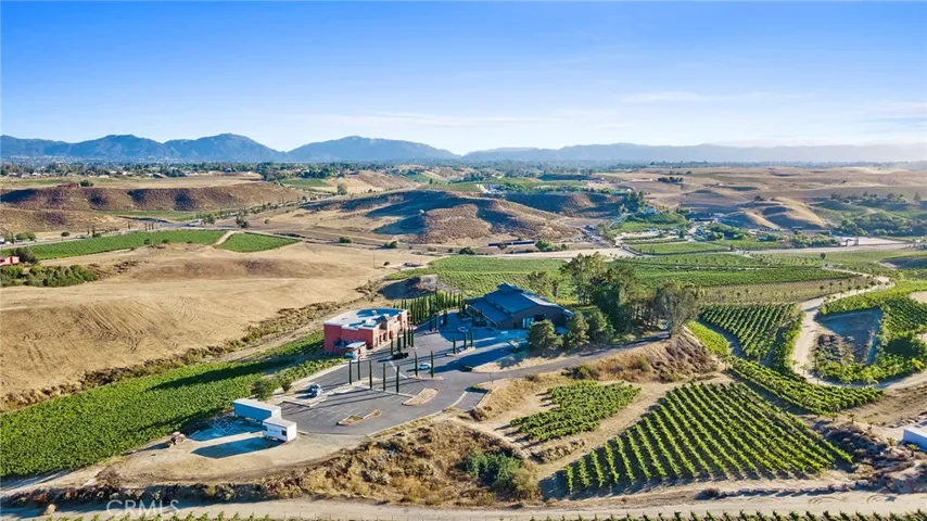 Spectacular views - both Winery and Restaurant are on the top of the knoll.