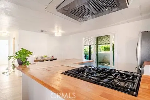A chefs kitchen awaits with 6-burner range