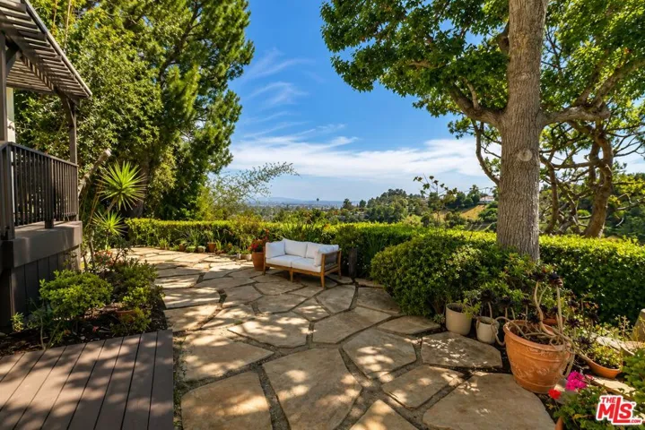 1030 N Kenter Avenue, Los Angeles, California 90049