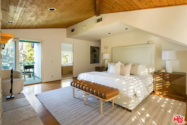 1030 N Kenter Avenue, Los Angeles, California 90049