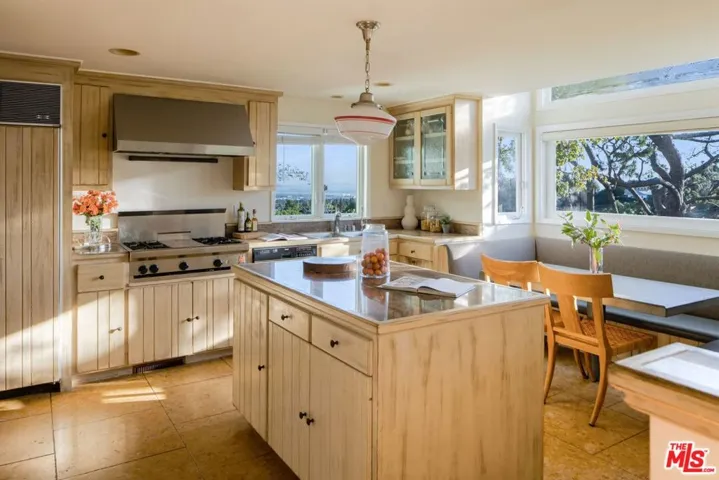 1030 N Kenter Avenue, Los Angeles, California 90049