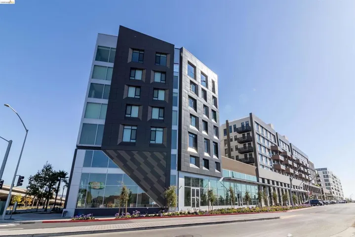 View of apartment building / complex