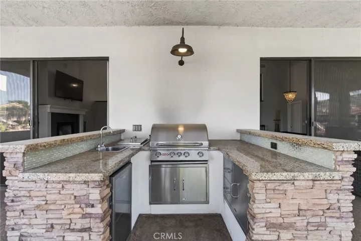 Outdoor kitchen - ENTERTAINER’S DREAM