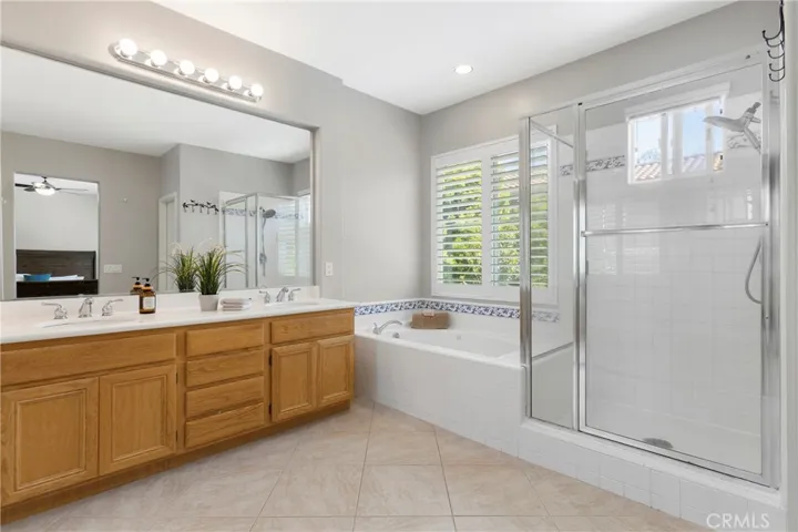 Make 65 a DONE DEAL located in exclusive Trailwood, a 24 hour GUARD GATED community!