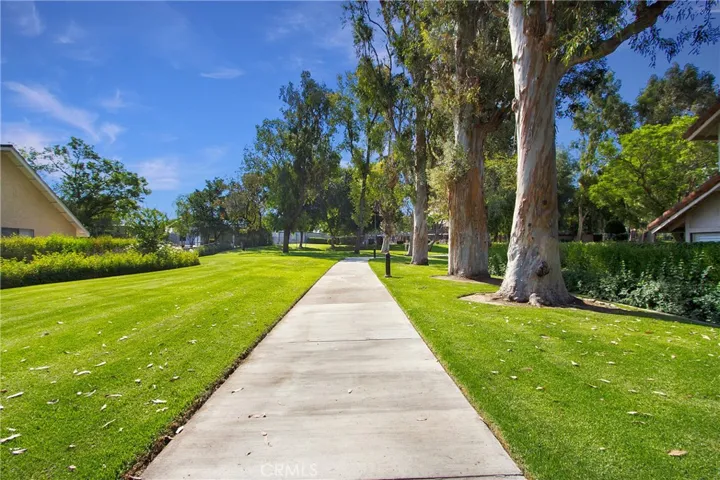 Make 65 a DONE DEAL located in exclusive Trailwood, a 24 hour GUARD GATED community!