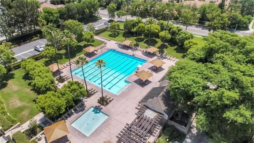 Make 65 a DONE DEAL located in exclusive Trailwood, a 24 hour GUARD GATED community!