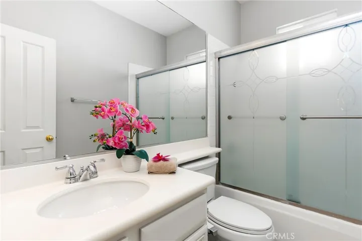 Make 65 a DONE DEAL located in exclusive Trailwood, a 24 hour GUARD GATED community!