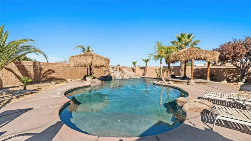 Backyard:Baja shelf with umbrella sleeve—ideal for lounging or safe play space