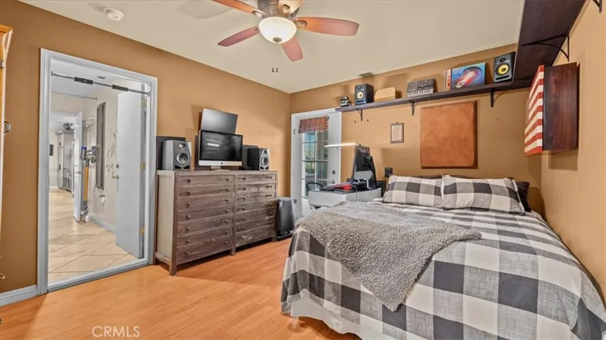 Separate-entry bedroom: Bedroom with private entrance and direct garage access—ideal for multigenerational living