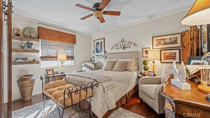 Secondary Bedroom: Guest bedroom with natural light and flexible use