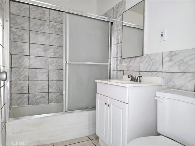 Unit 12 - Bathroom
