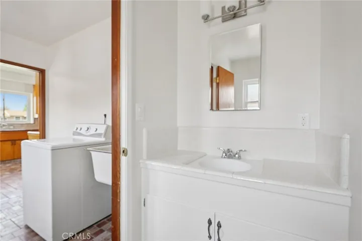 1/2 BATH