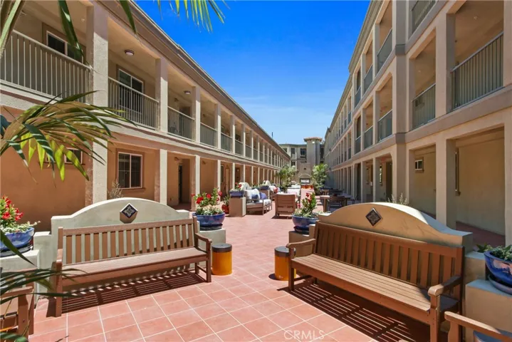 Common Area - Courtyard