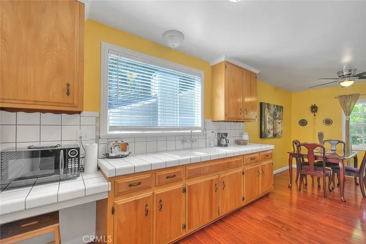 Great galley kitchen for entertaining