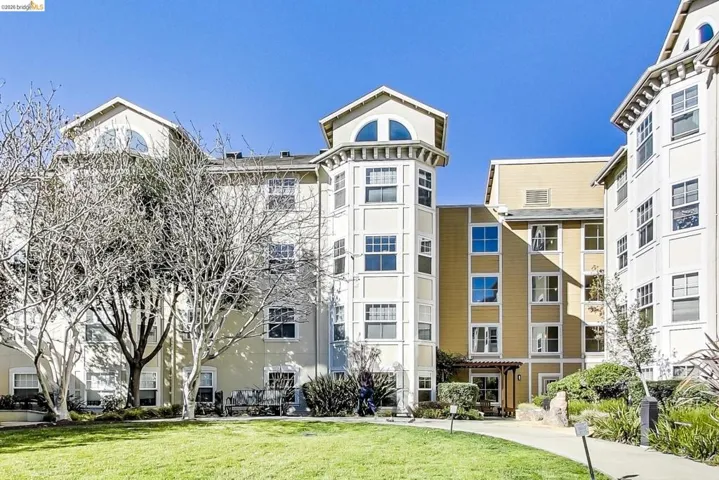 View of apartment building / complex