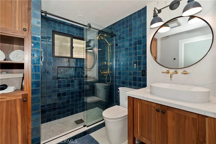 Upper Bathroom