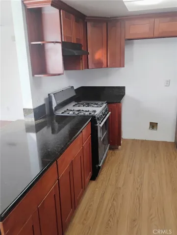 New freestanding stove/oven with new hood fan