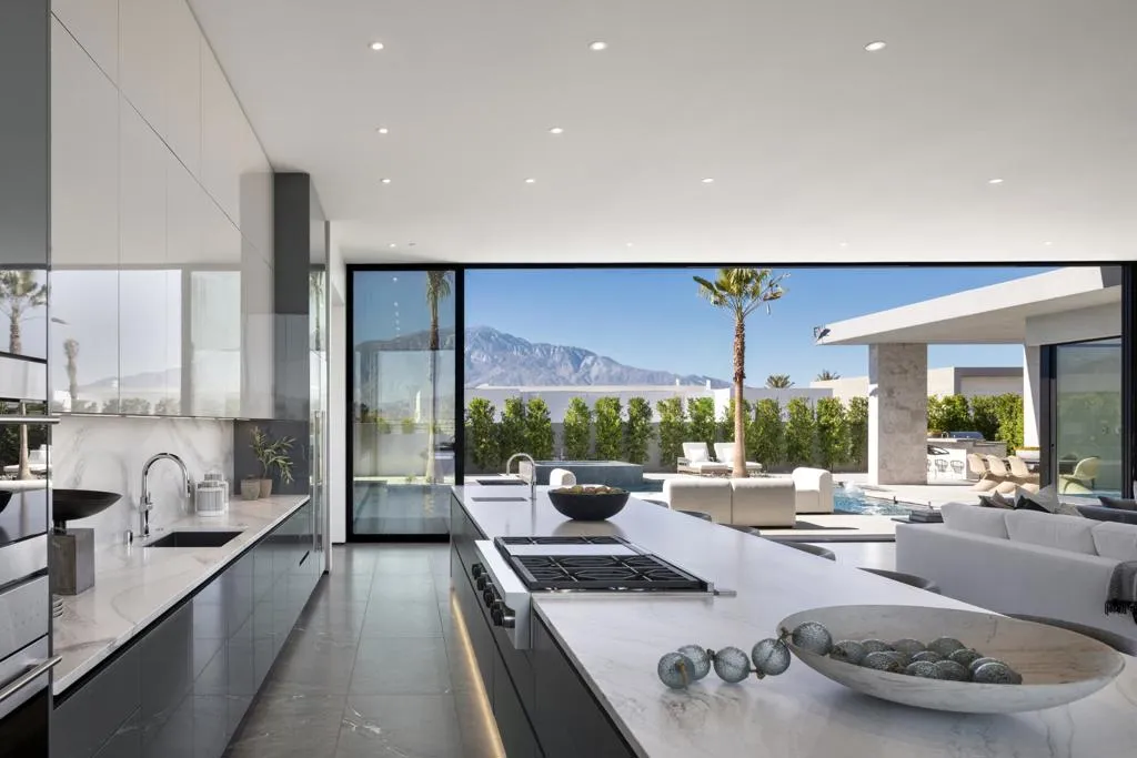 Kitchen West 136