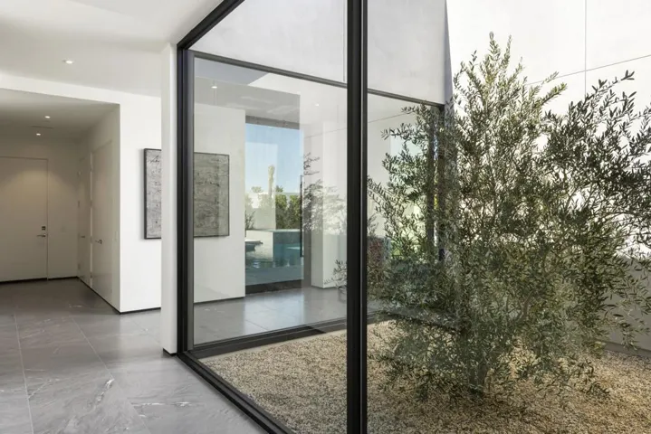 Atrium 048