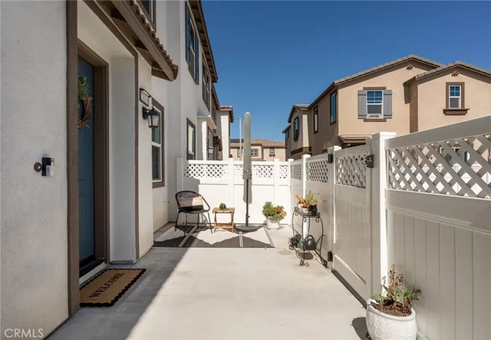 Enclosed front patio, great space for relaxing.