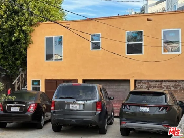 Rear Bldg 1Br/1Ba + 3 Garages
