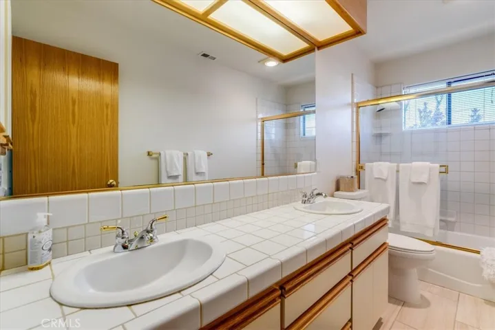 Full bathroom downstairs, adjacent to the two bedrooms.