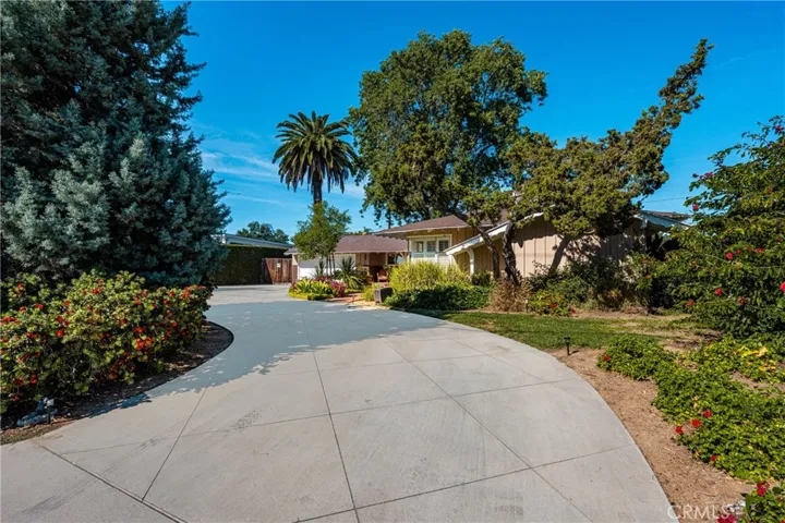 Large circular driveway with RV Parking