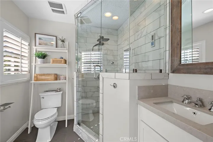 Guest House bathroom