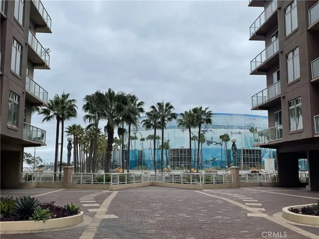 Walking distance to the acquarium