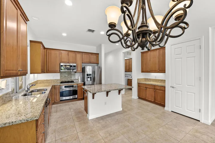 81579 Avenida De Baile